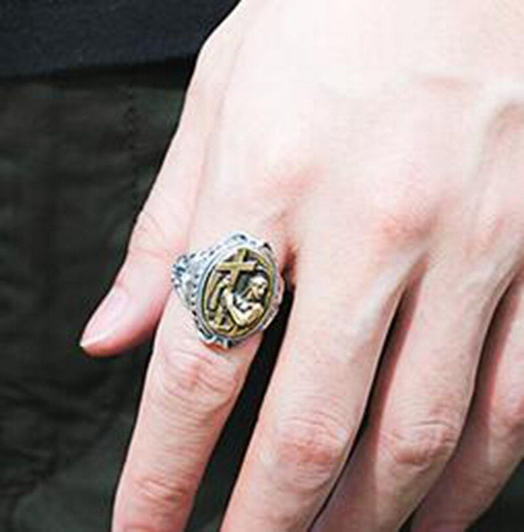 BAGUE RELIGIEUSE JÉSUS PORTANT SA CROIX